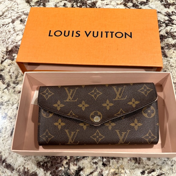 Louis Vuitton Handbags - Louis Vuitton Monogram Sarah Wallet